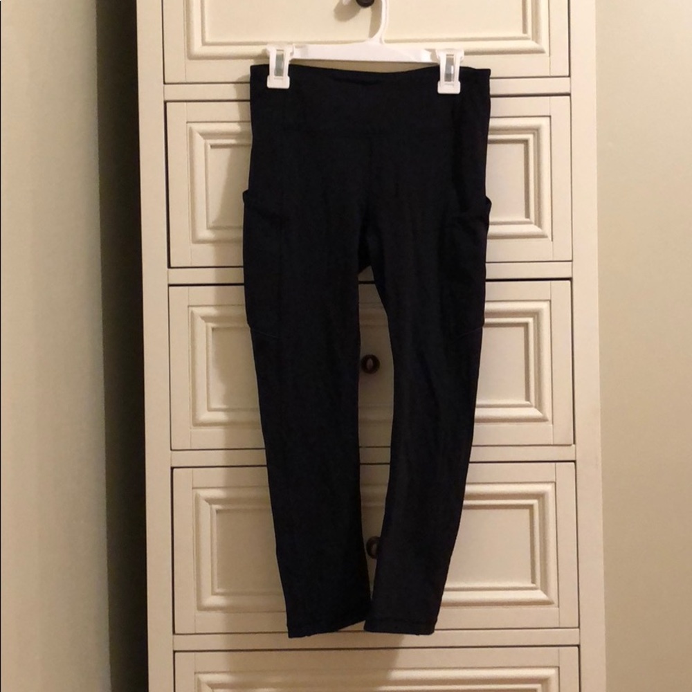 LULULEMON. capri leggings